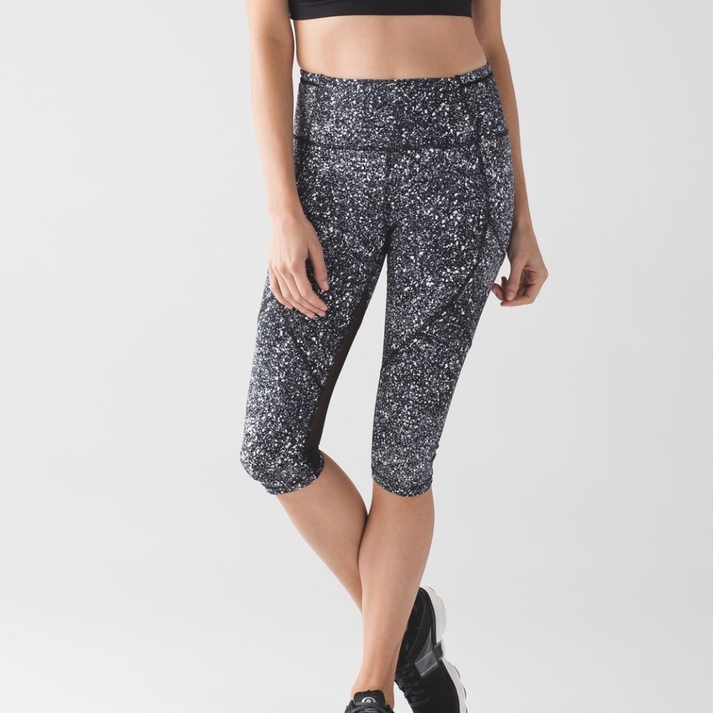 LULULEMON Women's Outrun 17" Crop Splatter White Black Luxtreme Leggings Size 8